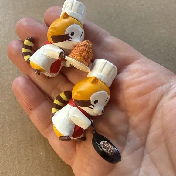 2 Puchi Rascal Raccoon Happy Travel HAWAII -1.5" Mini Figure - Picture 6 of 6